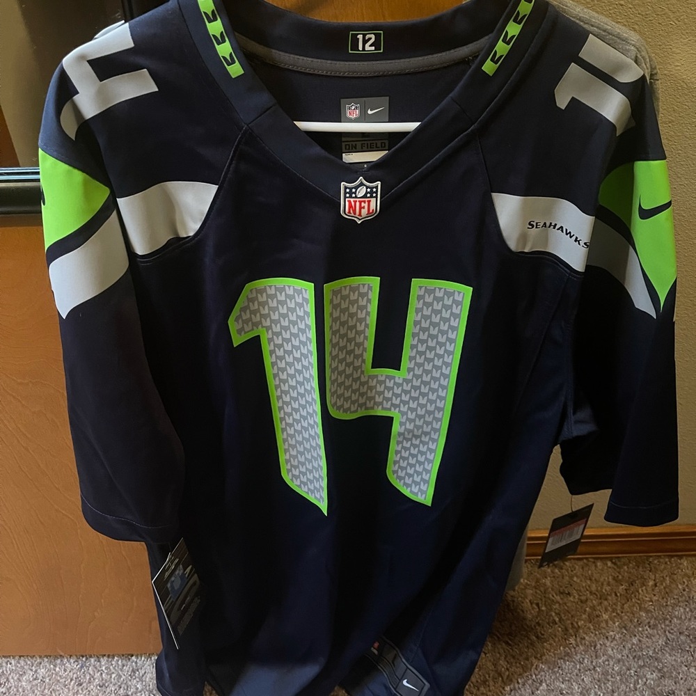 DK Metcalf BRAND NEW jersey. Size Large